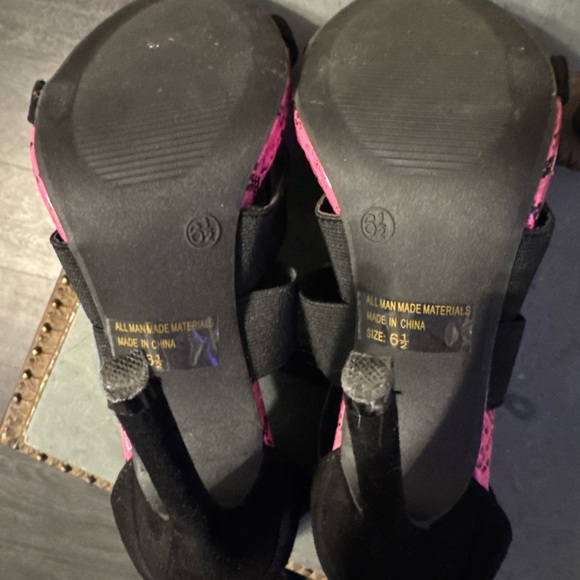 Wild Diva Lounge pink faux snake skin heels - Picture 3 of 3